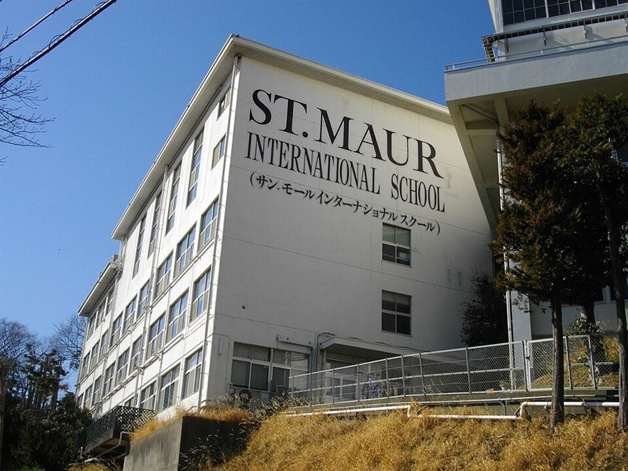 세인트모어 인터내셔널 스쿨 Saint Maur International School 요코하마 한 학교 안에 길이 여러 개입니다